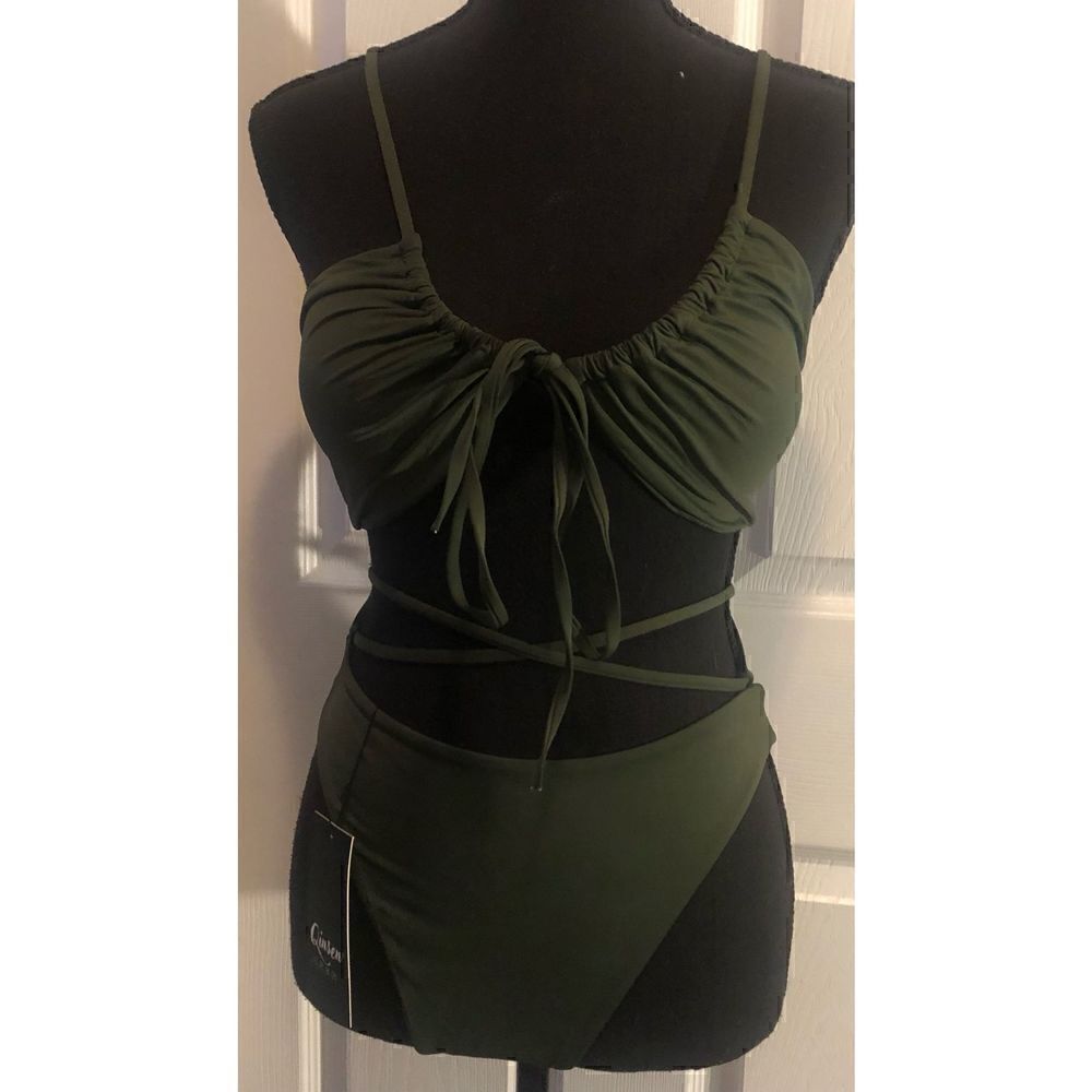 Qinsen Swimsuit Size Medium - Picture 3 of 5